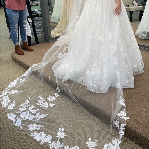 Waltz Veil Brand New Never worn NWT Perfect Bridal Ivory Single Tier Cut Edge Crystal Waltz  main image 4